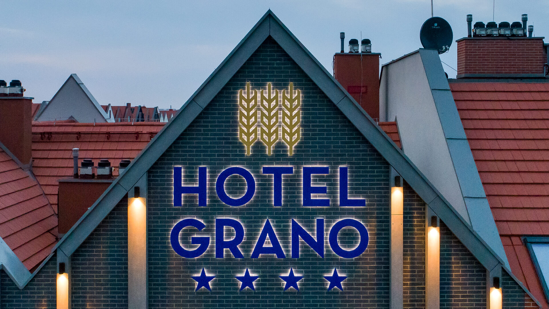 letras-iluminadas-led-espaciales-hotel-grano-efecto-hallo-led-letter